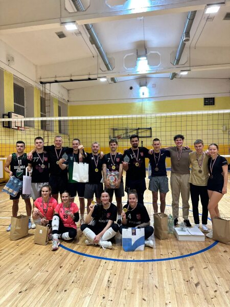 Aizvadīts MIX nakts volejbola turnīrs Skrundā