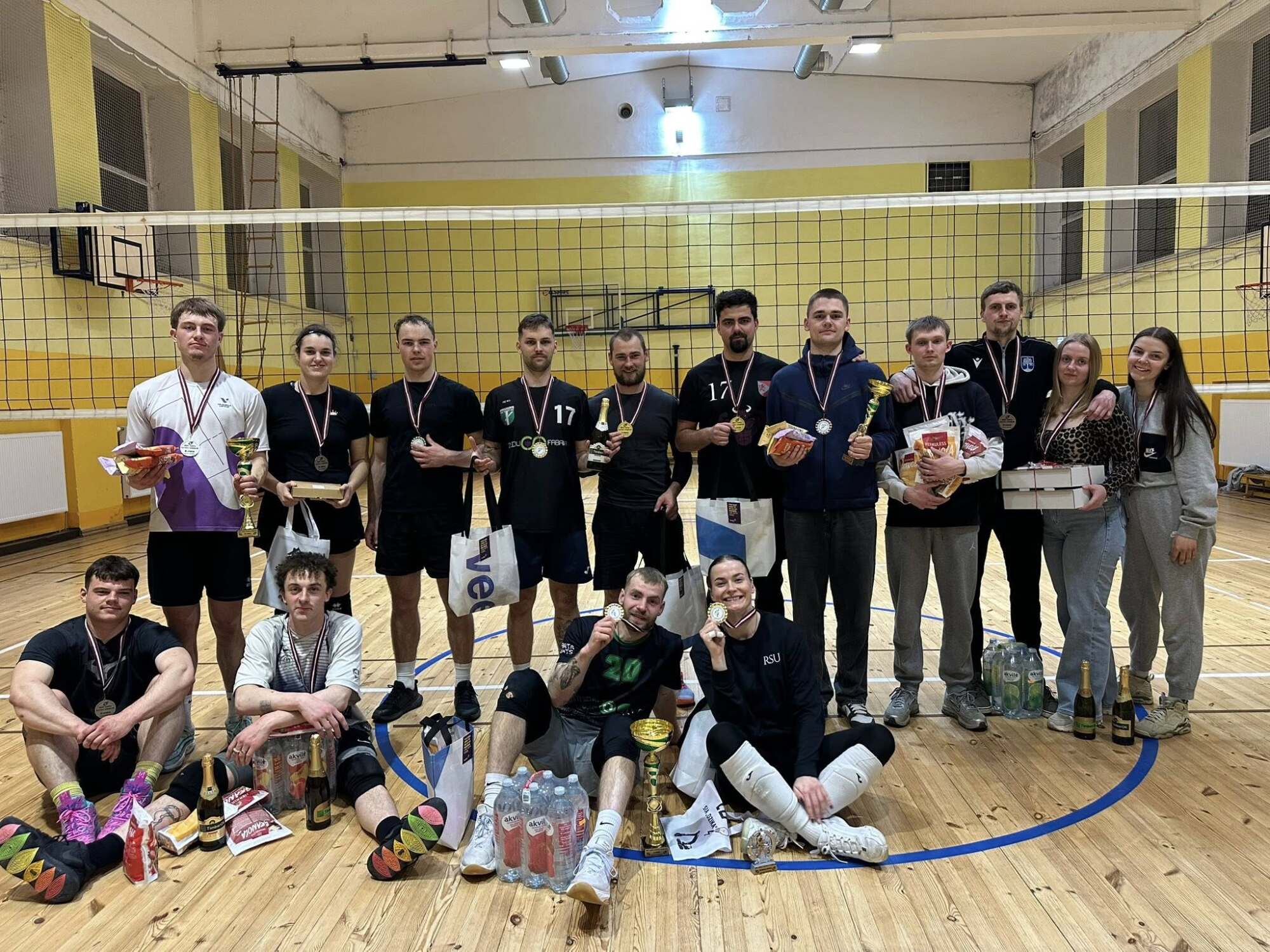 Sunly atbalsta vietējo kopienu: nakts volejbola turnīrs Skrundā